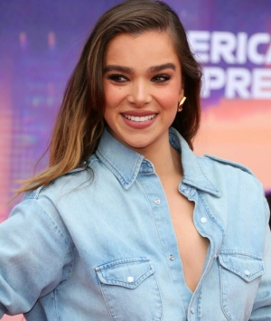 300px_hailee-steinfeld_1211.webp