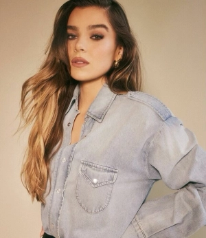 300px_hailee-steinfeld_1228.webp