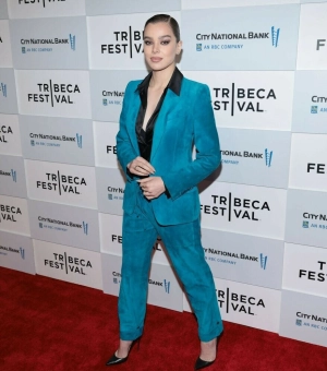 300px_hailee-steinfeld_1257.webp