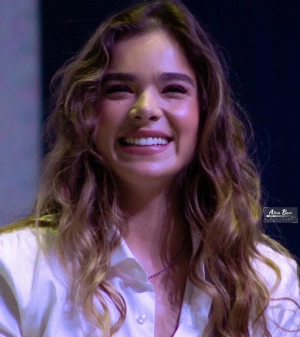 300px_hailee-steinfeld_1362.webp