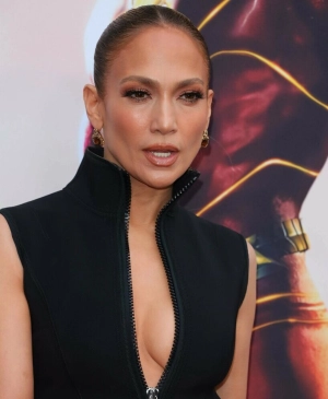 300px_jennifer-lopez_982.webp