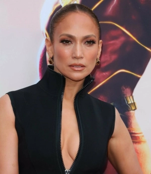 300px_jennifer-lopez_990.webp