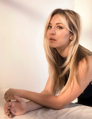 300px_kaley-cuoco_156.webp