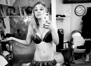 300px_kaley-cuoco_253.webp