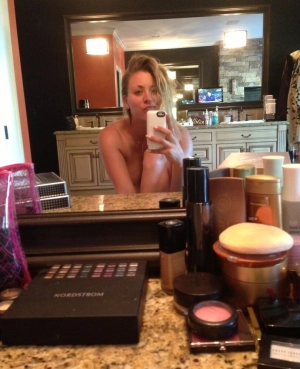 300px_kaley-cuoco_45.webp