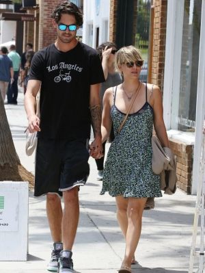 300px_kaley-cuoco_639.webp