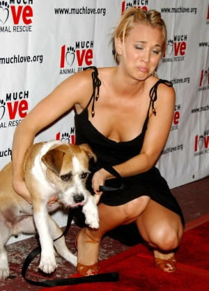 300px_kaley-cuoco_672.webp