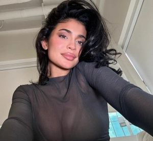 300px_kylie-jenner_1161.webp