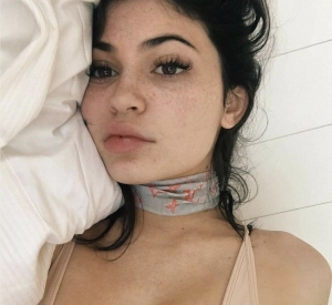 300px_kylie-jenner_1253.webp