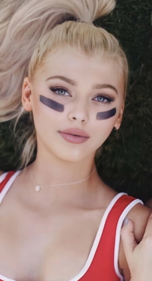 300px_loren-gray_142.webp