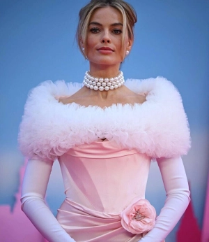 300px_margot-robbie_1050.webp