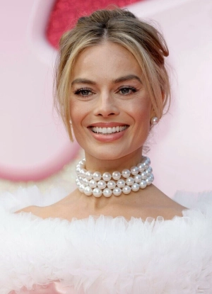 300px_margot-robbie_1067.webp