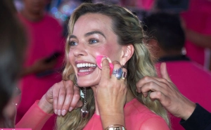 300px_margot-robbie_962.webp