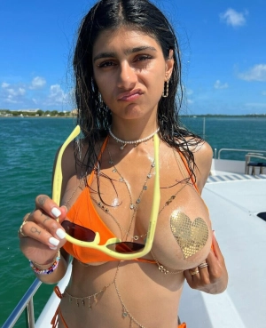 300px_mia-khalifa_1829.webp