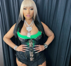 300px_nicki-minaj_18.webp