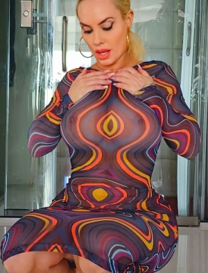 300px_nicole-coco-austin_489.webp