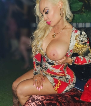 300px_nicole-coco-austin_561.webp