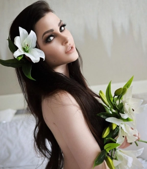 300px_niece-waidhofer_181.webp