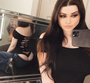 300px_niece-waidhofer_186.webp