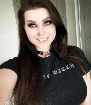 300px_niece-waidhofer_212.webp