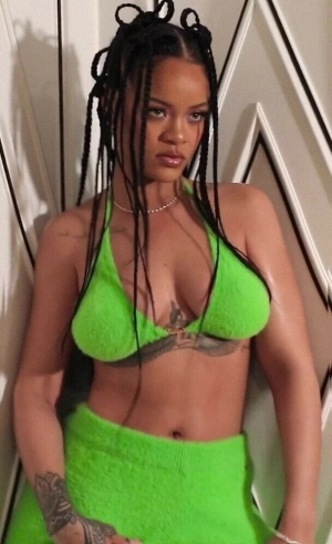 300px_rihanna_1087.webp