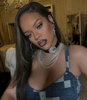 300px_rihanna_1089.webp