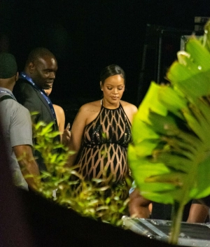 300px_rihanna_1099.webp