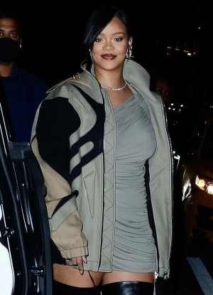 300px_rihanna_1129.webp