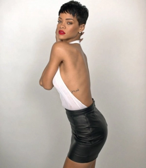 300px_rihanna_1143.webp