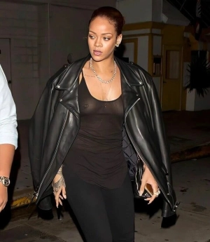 300px_rihanna_1166.webp