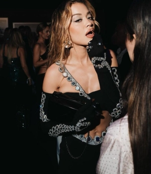 300px_rita-ora_1130.webp