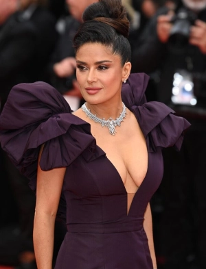 300px_salma-hayek_684.webp