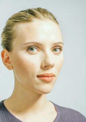 300px_scarlett-johansson_1017.webp