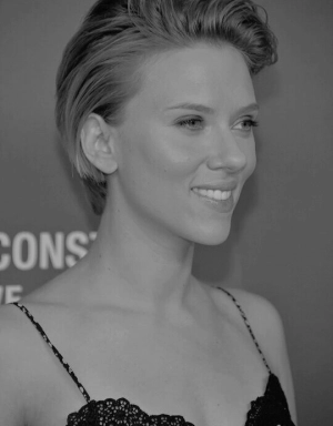 300px_scarlett-johansson_1019.webp