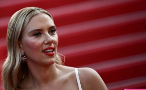 300px_scarlett-johansson_1102.webp