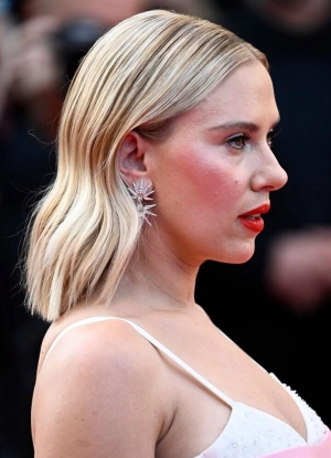 300px_scarlett-johansson_1127.webp