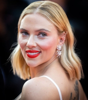 300px_scarlett-johansson_1149.webp