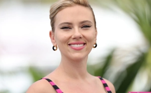 300px_scarlett-johansson_1186.webp