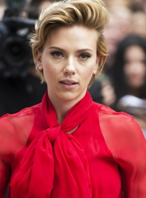 300px_scarlett-johansson_952.webp