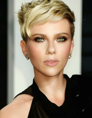 300px_scarlett-johansson_971.webp