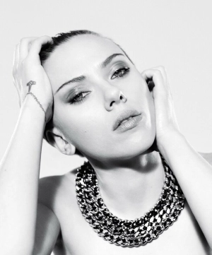 300px_scarlett-johansson_984.webp