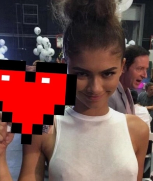 300px_zendaya_359.webp