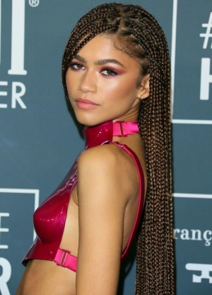 300px_zendaya_372.webp