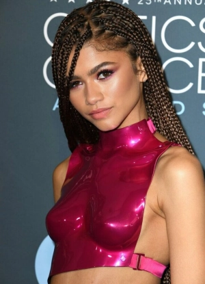 300px_zendaya_375.webp