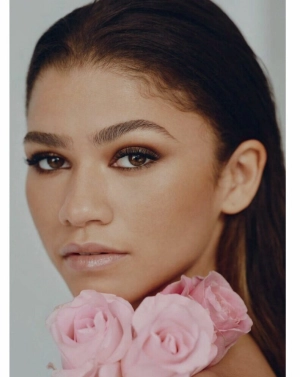 300px_zendaya_463.webp