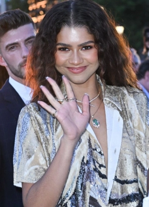 300px_zendaya_554.webp