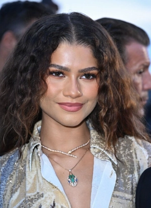 300px_zendaya_558.webp